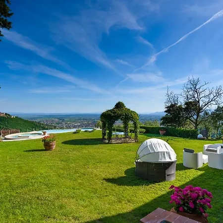 Casa Loretta, Your Luxurious Getaway With Stunning Views Villa *